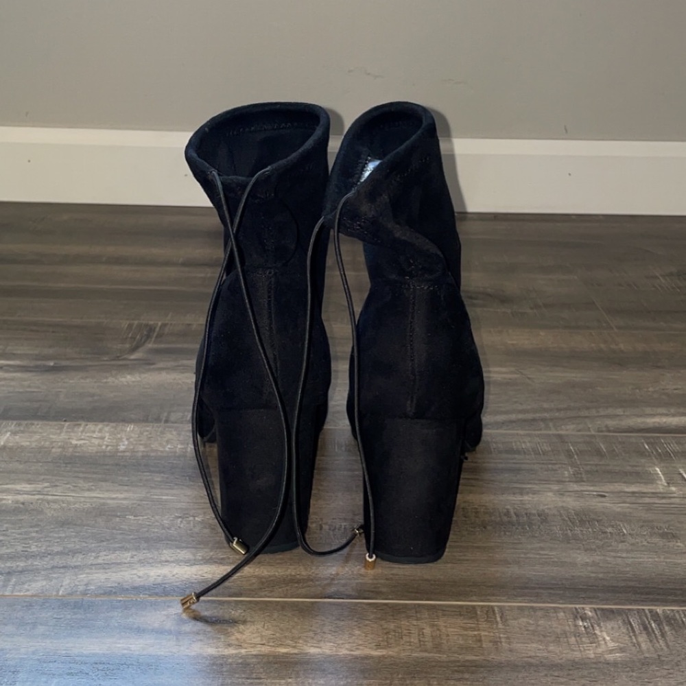 Chinese Laundry High Heeled Black Ankle Bootie - Picture 5 of 11